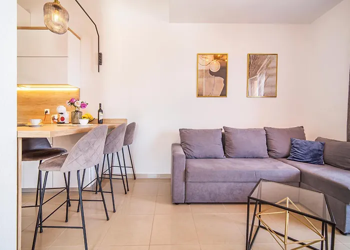 Apartments Emilija Makarska
